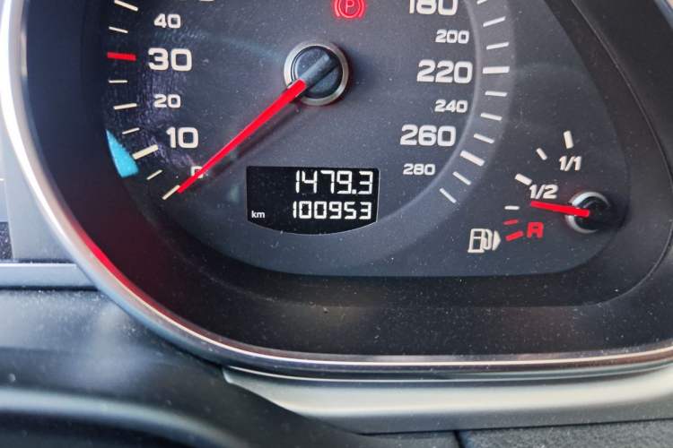 Used Audi Q7 2013 35 TFSI Ambition Edition Odometer Close Up