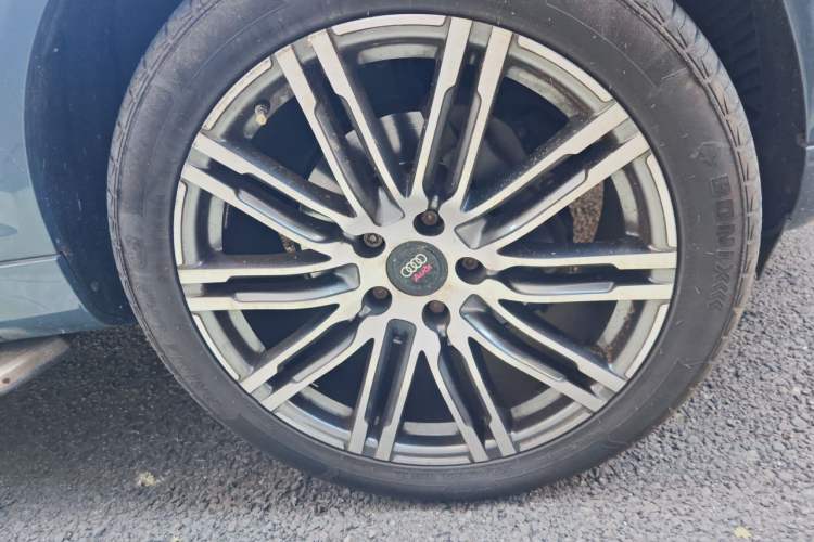 Used Audi Q7 2013 35 TFSI Ambition Edition Right Front Wheel Hub