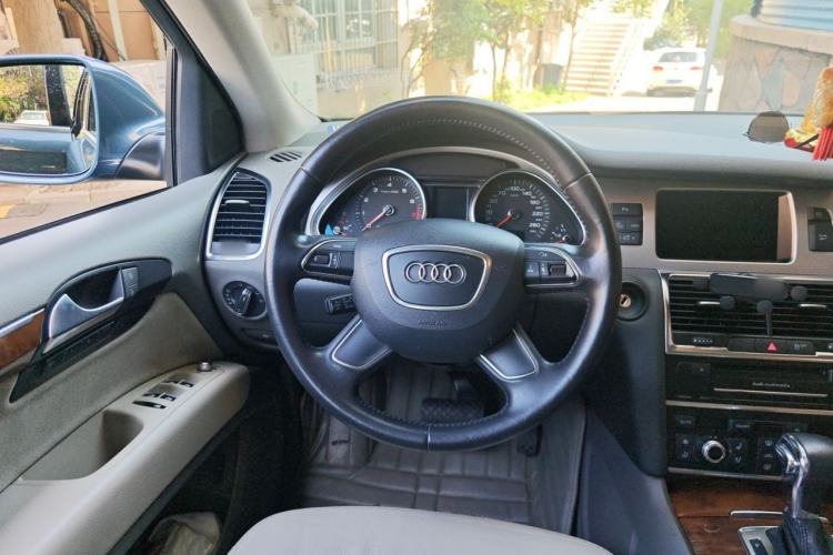Used Audi Q7 2013 35 TFSI Ambition Edition Steering Wheel