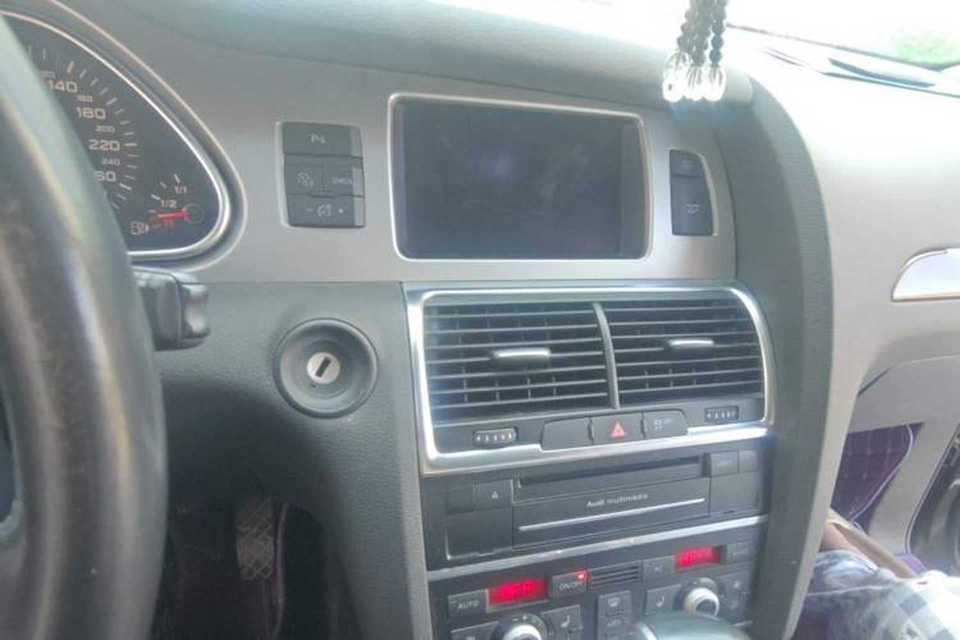 Used Audi Q7 2013 35 TFSI Ambition Edition Audio And AC Panel