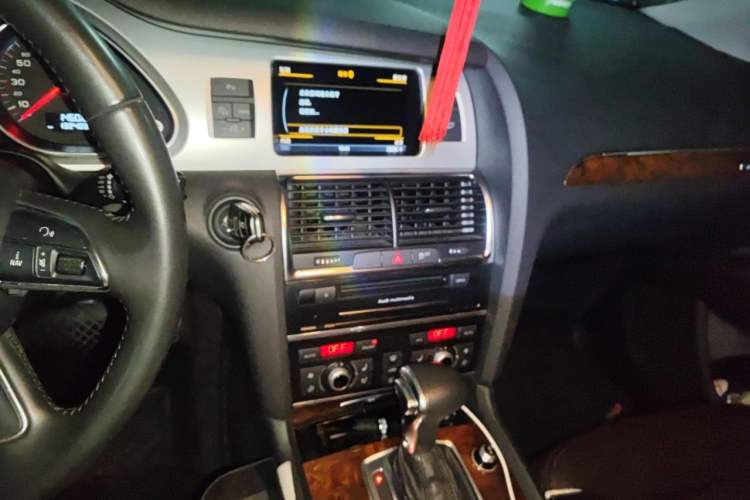 Used Audi Q7 2013 35 TFSI Ambition Edition Audio And AC Panel