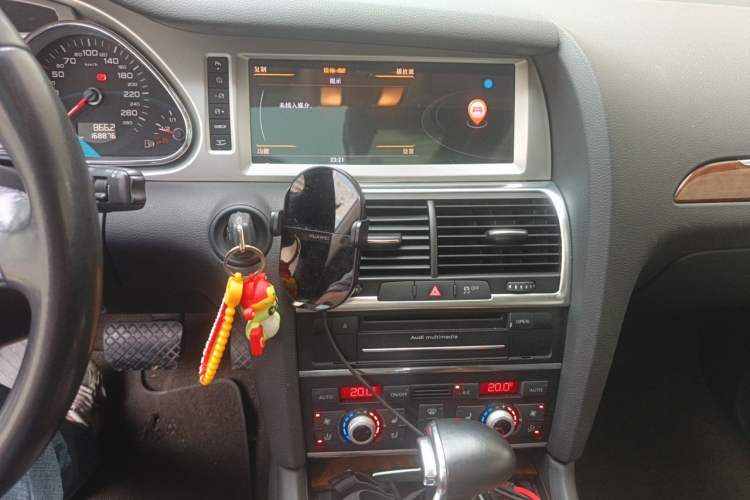 Used Audi Q7 2013 35 TFSI Ambition Edition Audio And AC Panel