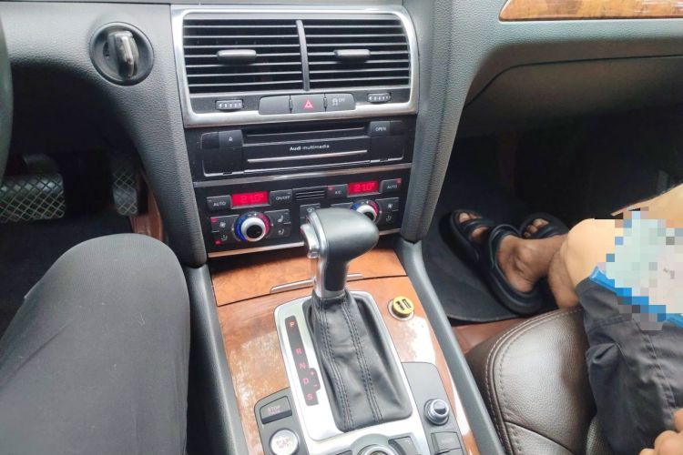 Used Audi Q7 2013 35 TFSI Ambition Edition Audio And AC Panel
