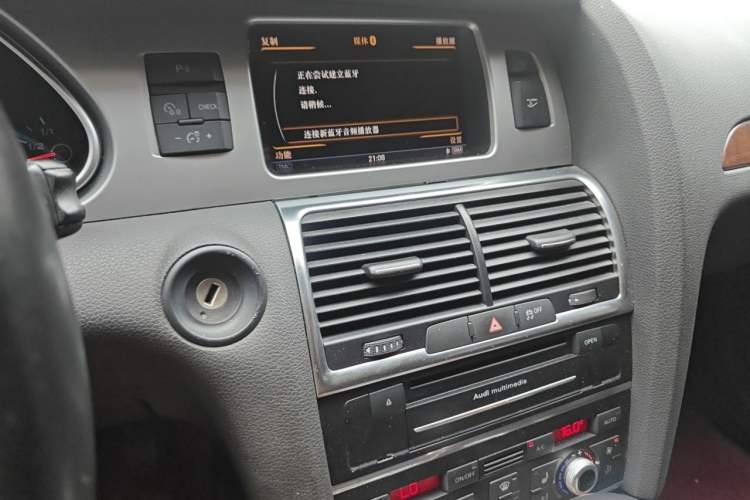 Used Audi Q7 2013 35 TFSI Technology Edition Audio And AC Panel