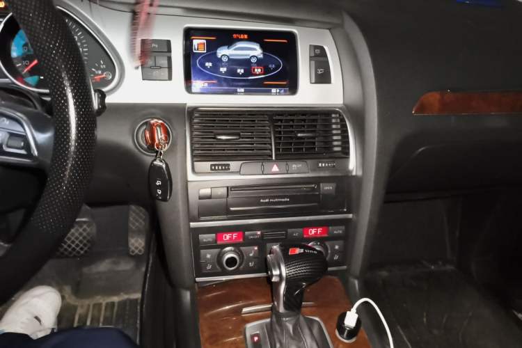 Used Audi Q7 2013 35 TDI Leading Model Audio And AC Panel