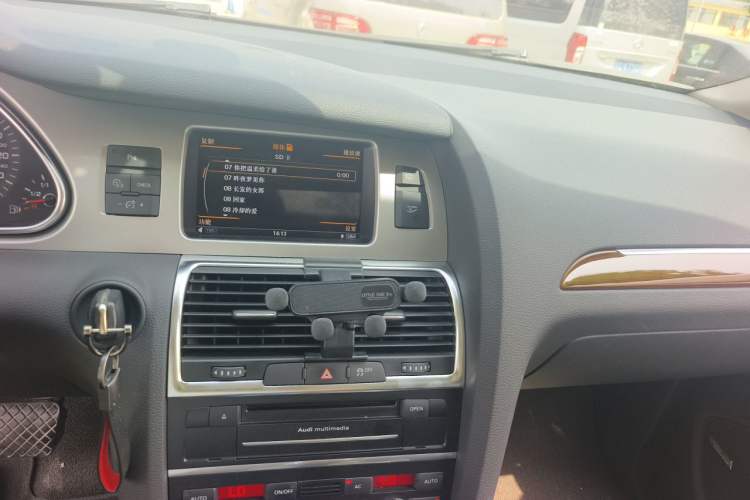 Used Audi Q7 2013 35 TFSI Comfort Model Audio And AC Panel