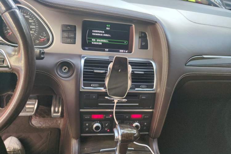 Used Audi Q7 2013 35 TFSI Exclusive Edition Audio And AC Panel