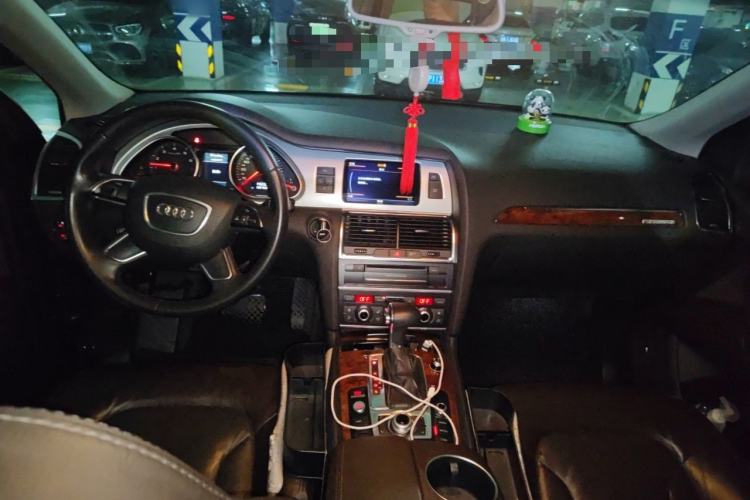 Used Audi Q7 2013 35 TFSI Ambition Edition Center Console