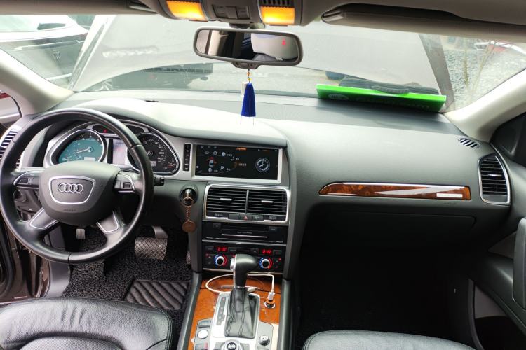 Used Audi Q7 2013 35 TFSI Technology Edition Center Console