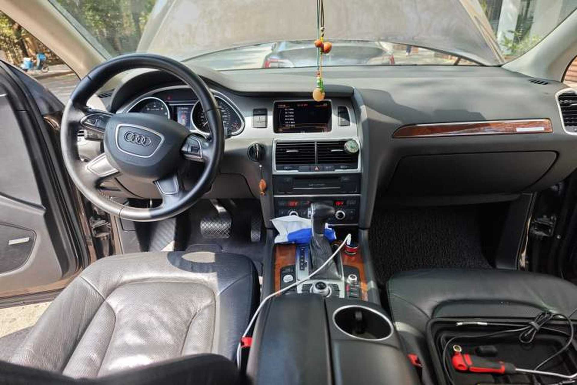 Used Audi Q7 2013 35 TFSI Technology Edition Center Console