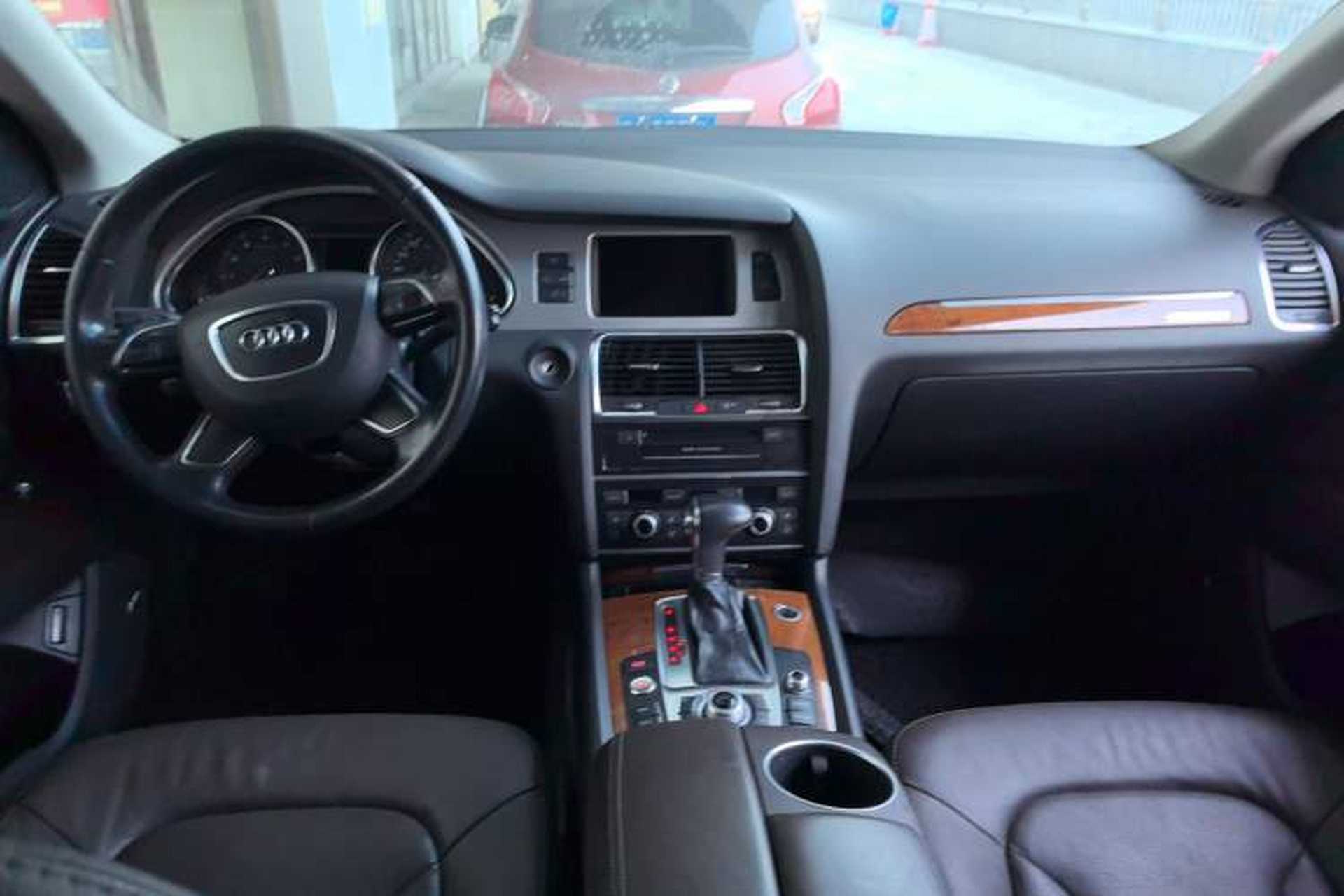 Used Audi Q7 2013 40 TFSI Technology Edition Center Console