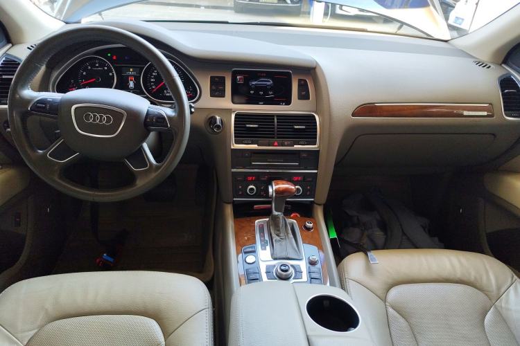 Used Audi Q7 2013 35 TFSI Technology Edition Center Console