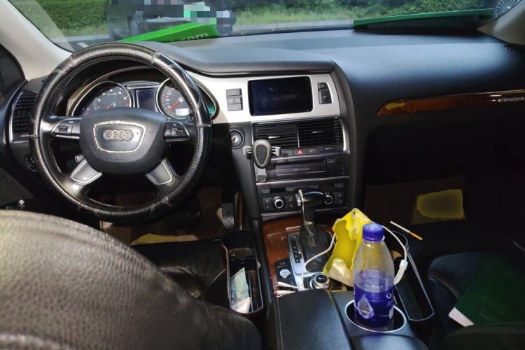 Used Audi Q7 2013 35 TFSI Ambition Edition Center Console