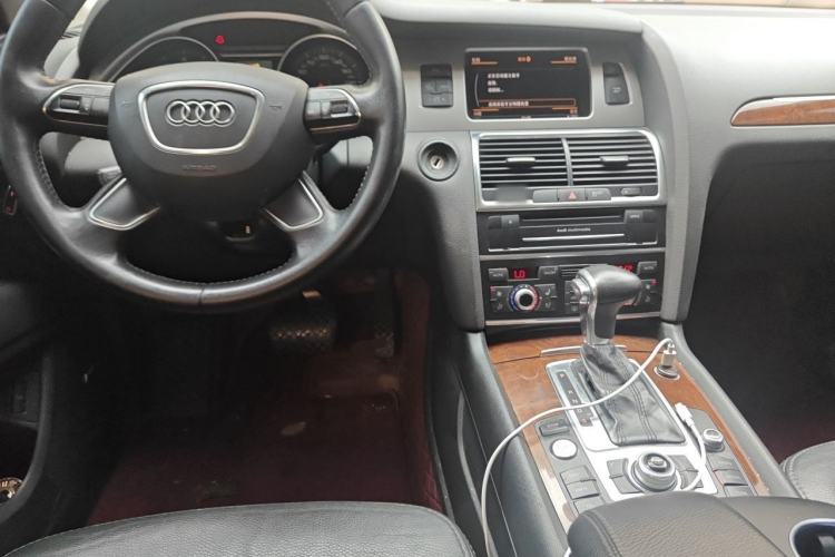 Used Audi Q7 2013 35 TFSI Technology Edition Center Console