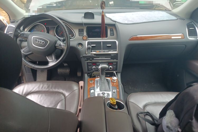 Used Audi Q7  Center Console