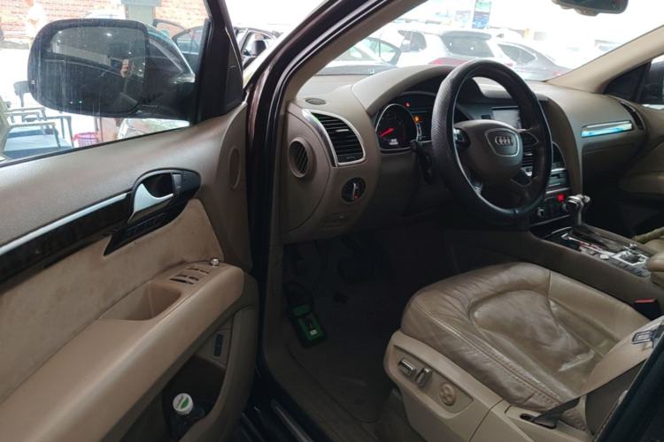 Used Audi Q7 2013 35 TFSI Ambition Edition Driver Seat