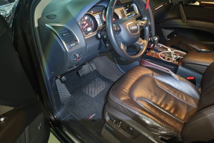 Used Audi Q7 2013 35 TFSI Ambition Edition Driver Seat