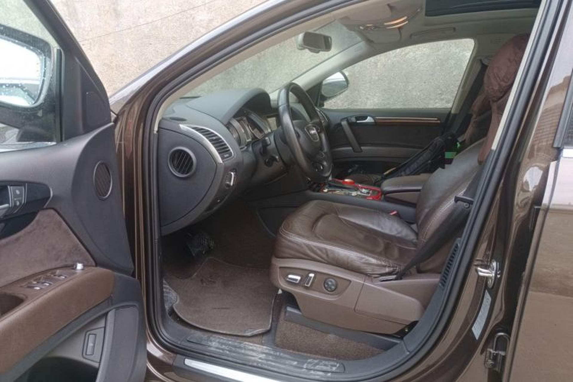 Used Audi Q7 2013 35 TFSI Ambition Edition Driver Seat