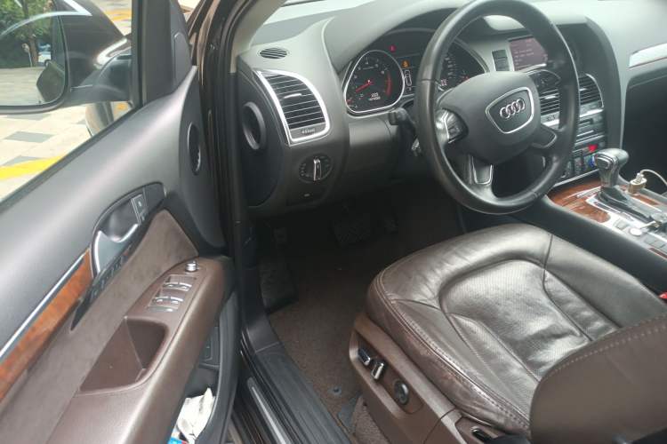 Used Audi Q7 2013 35 TFSI Ambition Edition Driver Seat