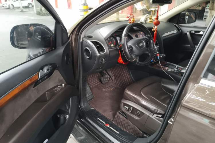 Used Audi Q7 2013 35 TFSI Ambition Edition Driver Seat