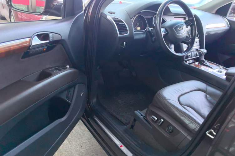 Used Audi Q7 2013 40 TFSI Technology Edition Driver Seat