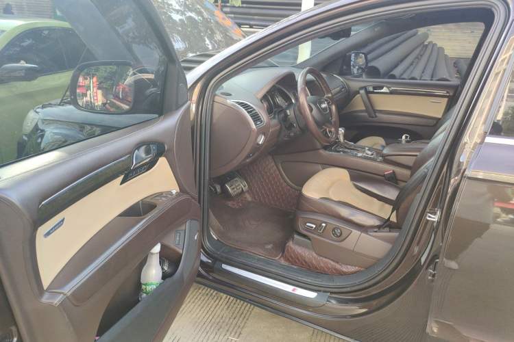 Used Audi Q7 2013 35 TFSI Exclusive Edition Driver Seat