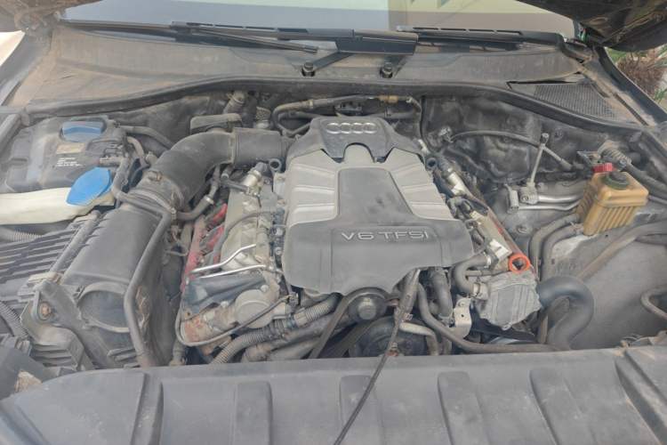 Used Audi Q7 2013 35 TFSI Ambition Edition Engine Bay