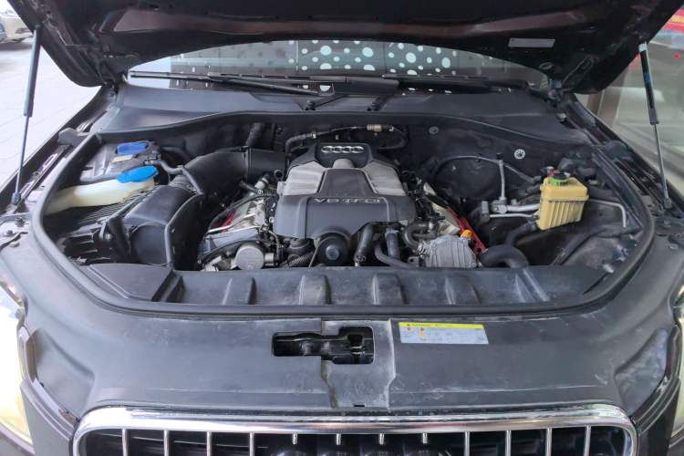 Used Audi Q7 2013 40 TFSI Technology Edition Engine Bay