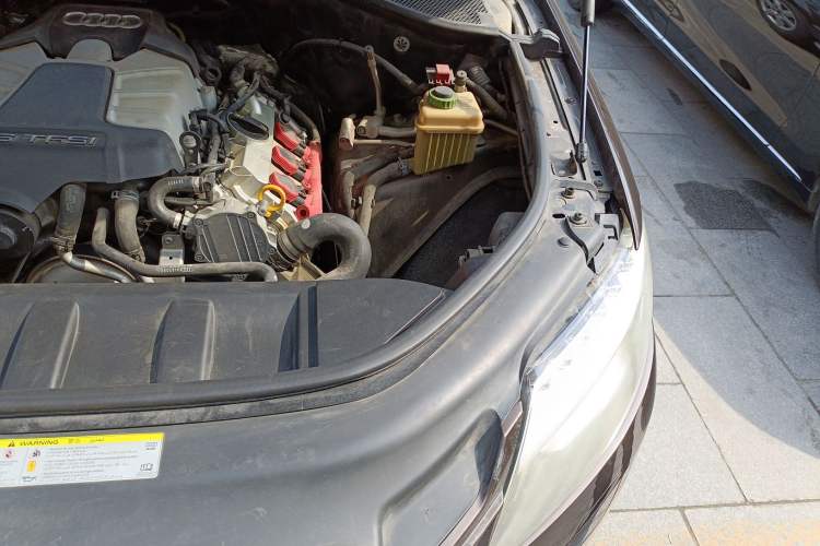 Used Audi Q7 2013 35 TFSI Ambition Edition Engine Bay Left