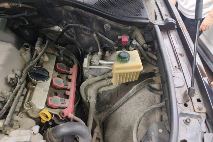 Used Audi Q7 2013 35 TFSI Ambition Edition Engine Bay Left