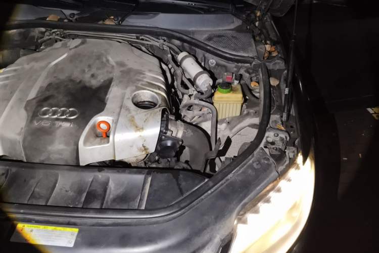Used Audi Q7 2013 35 TDI Leading Model Engine Bay Left