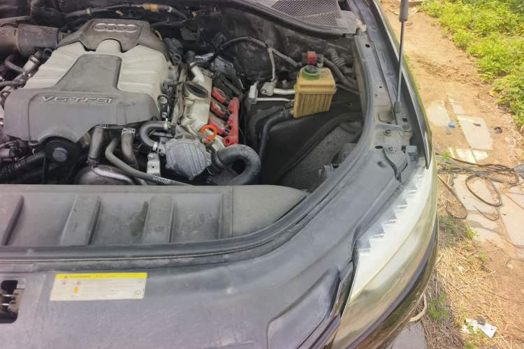 Used Audi Q7 2013 35 TFSI Comfort Model Engine Bay Left