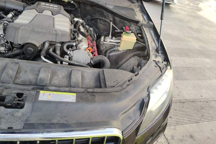 Used Audi Q7 2013 35 TFSI Exclusive Edition Engine Bay Left