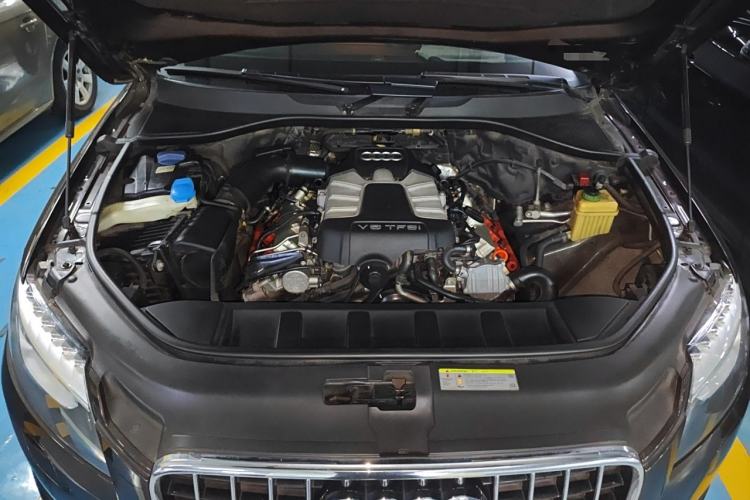 Used Audi Q7 2013 35 TFSI Technology Edition Engine Bay