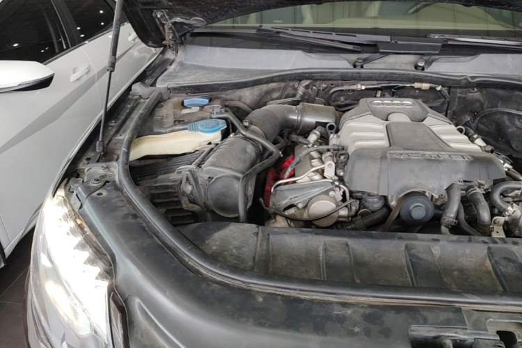 Used Audi Q7 2013 35 TFSI Ambition Edition Engine Bay Right