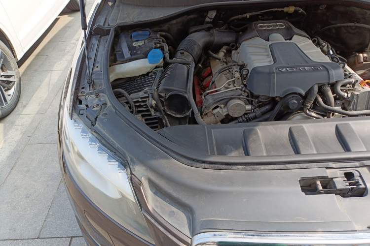 Used Audi Q7 2013 35 TFSI Ambition Edition Engine Bay Right