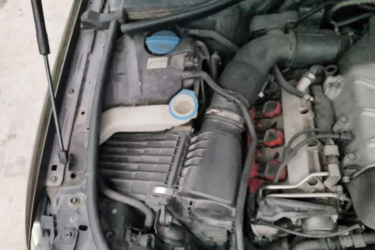 Used Audi Q7 2013 35 TFSI Comfort Model Engine Bay Right
