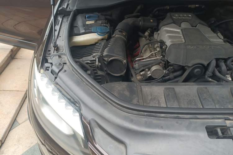 Used Audi Q7 2013 35 TFSI Ambition Edition Engine Bay Right