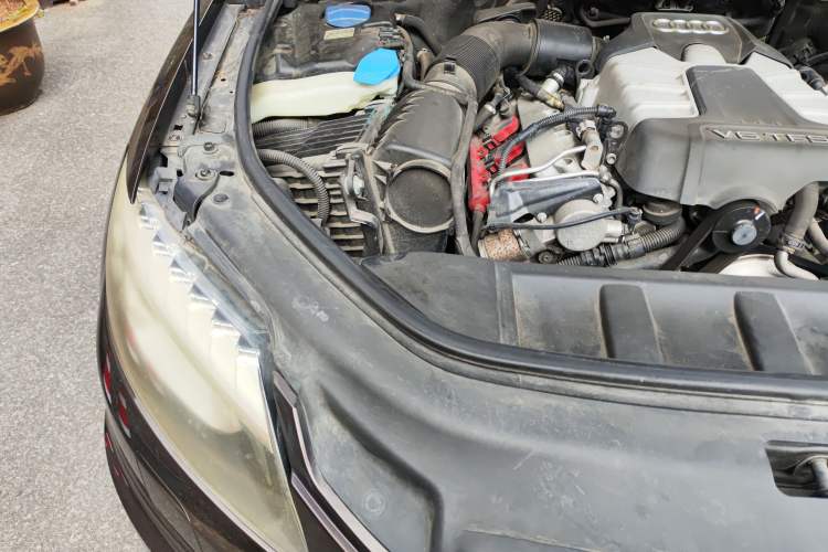 Used Audi Q7 2013 35 TFSI Technology Edition Engine Bay Right