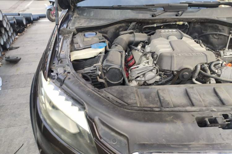 Used Audi Q7 2013 35 TFSI Exclusive Edition Engine Bay Right