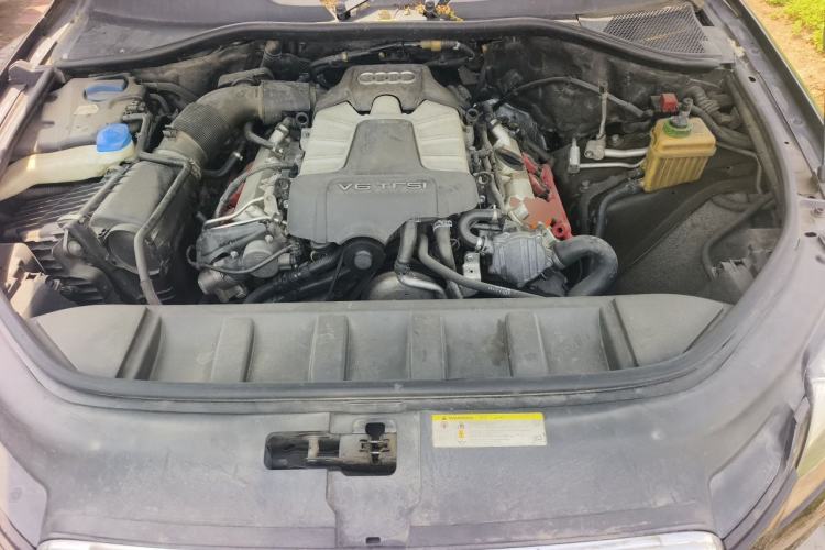Used Audi Q7 2013 35 TFSI Comfort Model Engine Bay