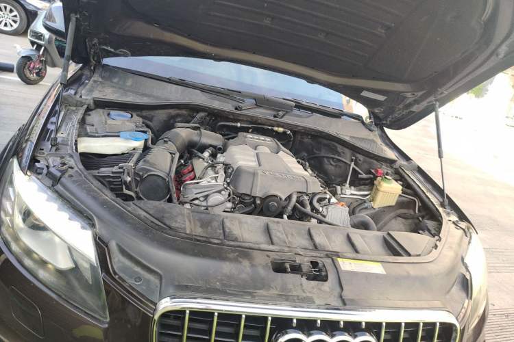 Used Audi Q7 2013 35 TFSI Exclusive Edition Engine Bay