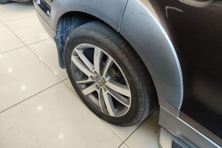 Used Audi Q7 2013 35 TFSI Technology Edition Exterior 4