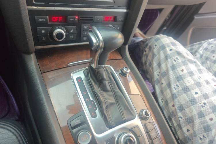 Used Audi Q7 2013 35 TFSI Ambition Edition Gear Lever