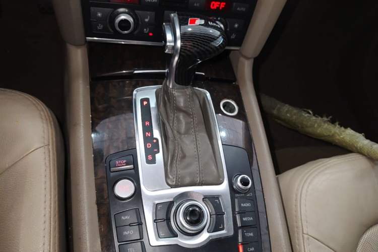 Used Audi Q7 2013 35 TFSI Ambition Edition Gear Lever
