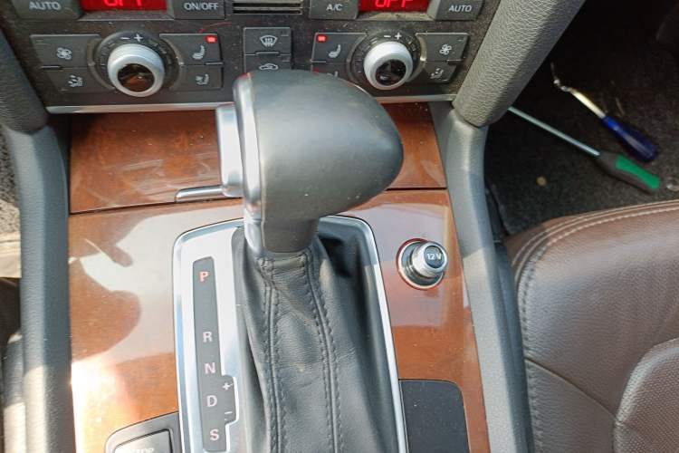 Used Audi Q7 2013 35 TFSI Ambition Edition Gear Lever