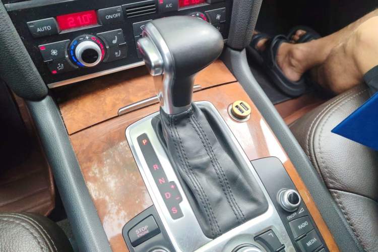 Used Audi Q7 2013 35 TFSI Ambition Edition Gear Lever