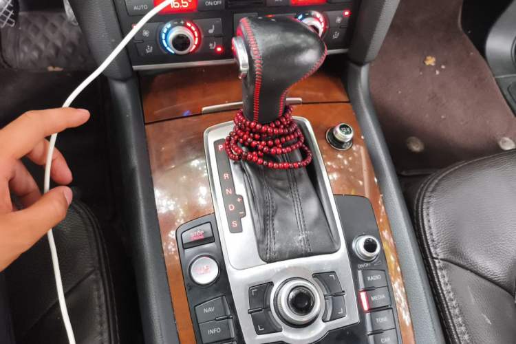 Used Audi Q7 2013 35 TFSI Ambition Edition Gear Lever