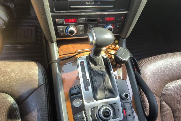 Used Audi Q7 2013 35 TDI Leading Model Gear Lever