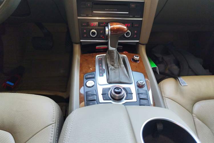 Used Audi Q7 2013 35 TFSI Technology Edition Gear Lever